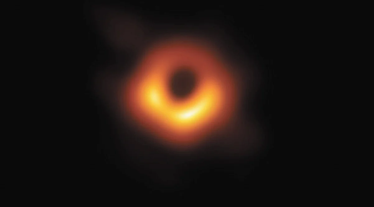 El agujero negro en el corazón de la galaxia necesitó 10 mil imágenes para ser captado